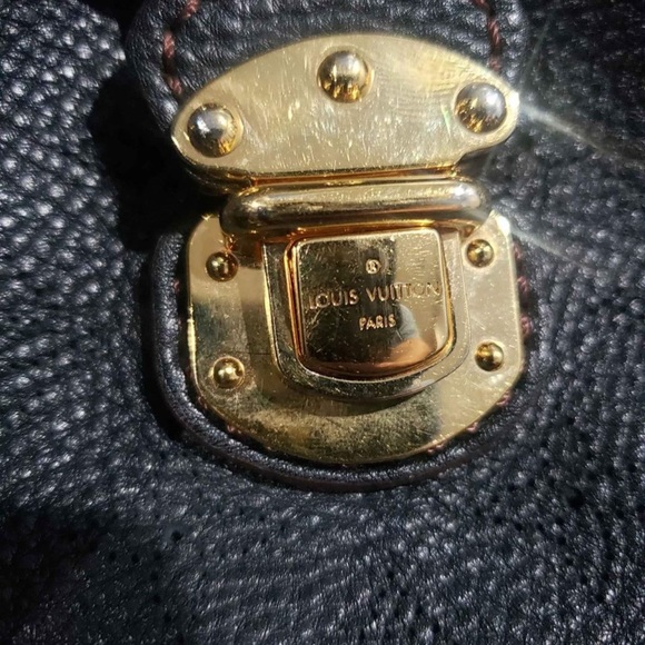 Louis Vuitton Mahina L Hobo - Picture 5 of 12